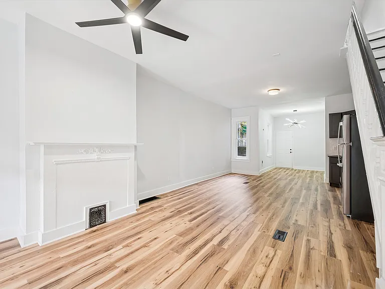 5523 Poplar St — Photo 2