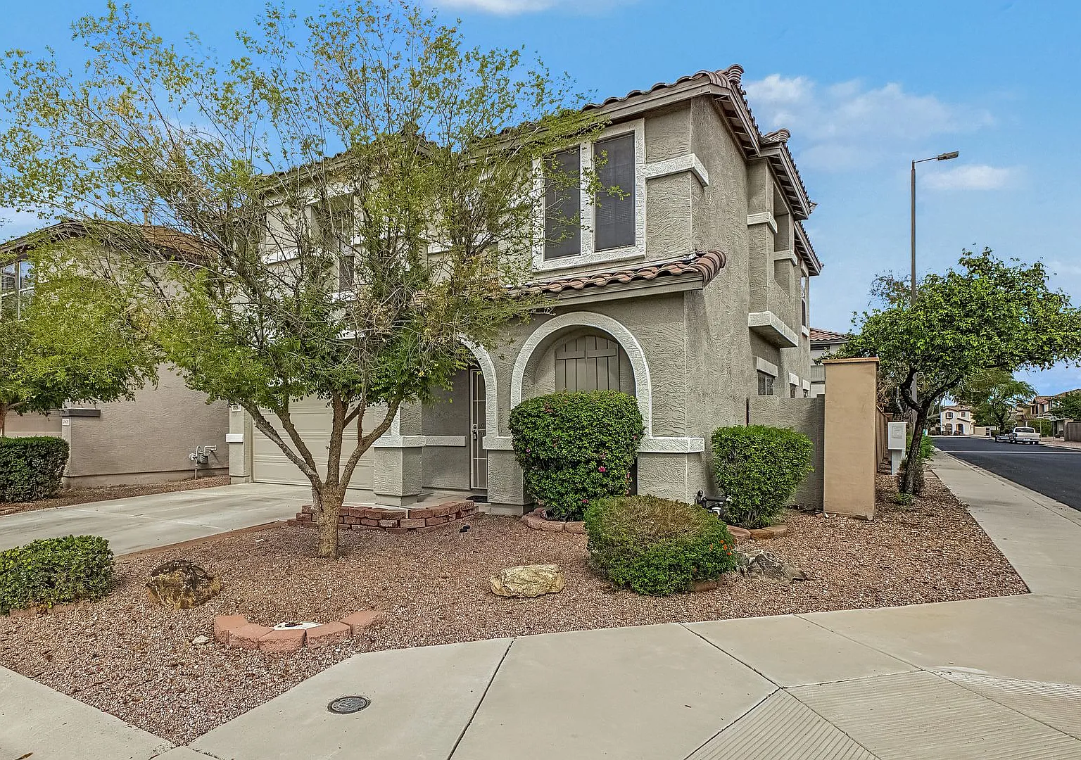 Beautiful 4 Bedroom Gilbert Home — Photo 2