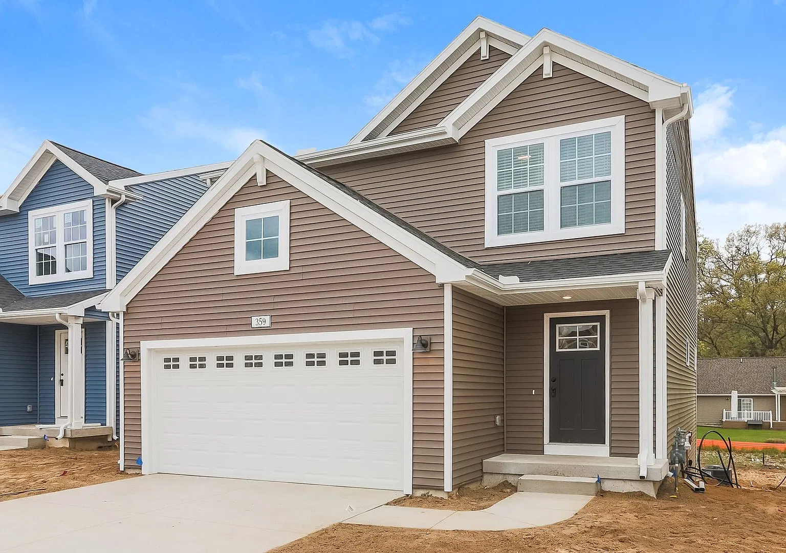 1 Month FREE Rent! Applied to Your First Full Month. Terms & Conditions Apply. — Photo 1