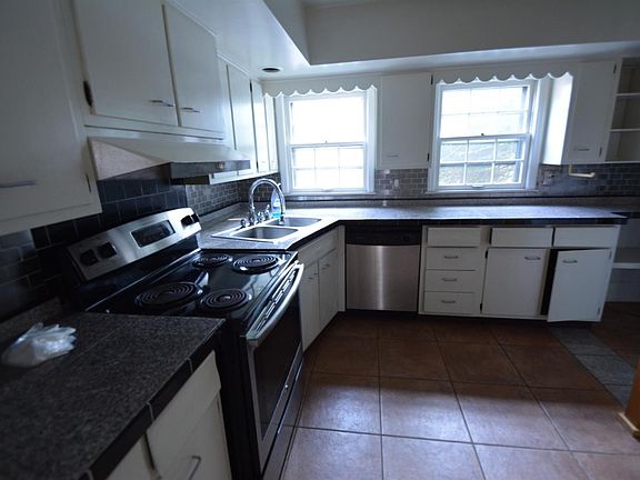 3rd image of 224 Clay Ave