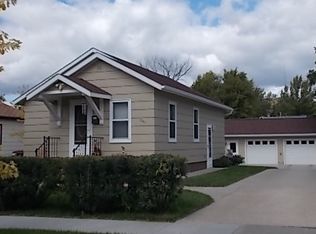 1041 6th St NE, Devils Lake, ND 58301