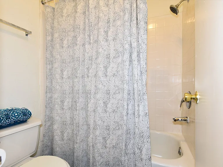 Heatherstone Apartments — Photo 55
