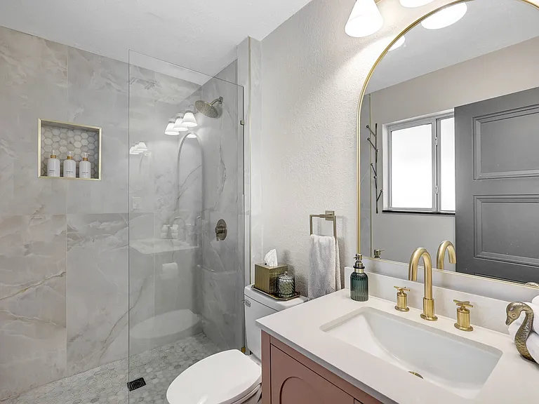 425 E Fillmore St — Photo 15
