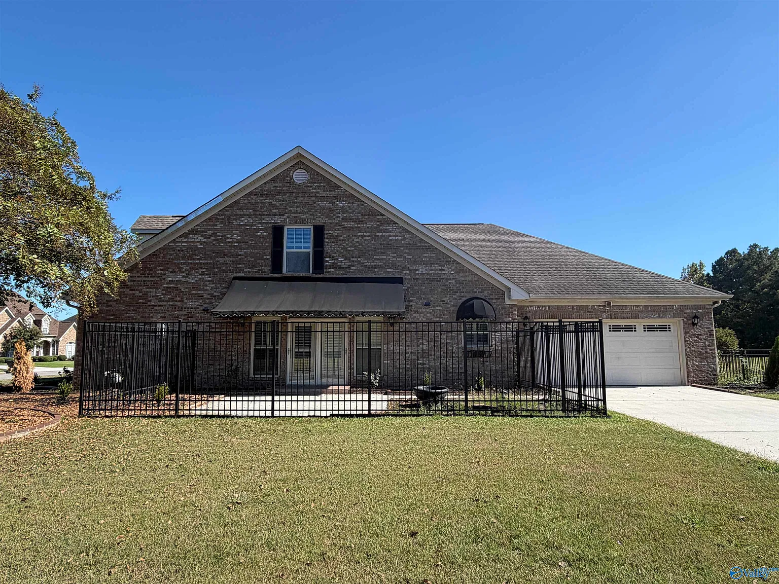3 bed, 2.5 bath, 2300 sqft, $2,200 — Photo 3