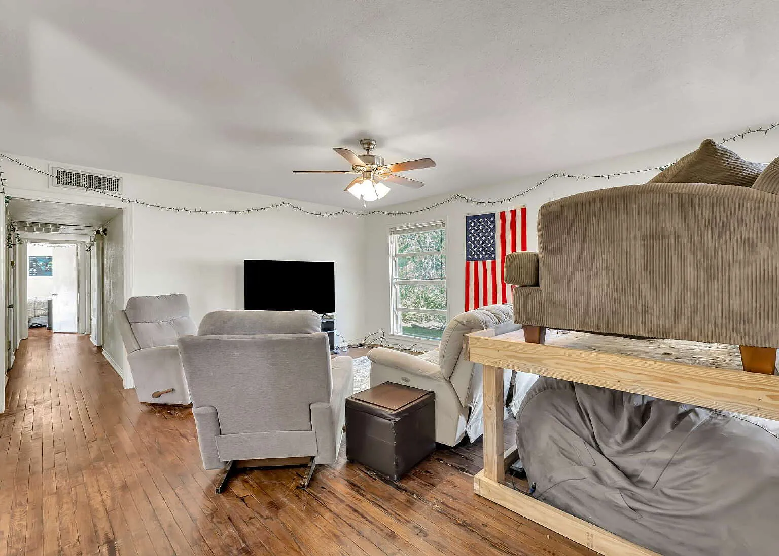 5 bed, 3.0 bath, 2001 sqft, $2,750 — Photo 4