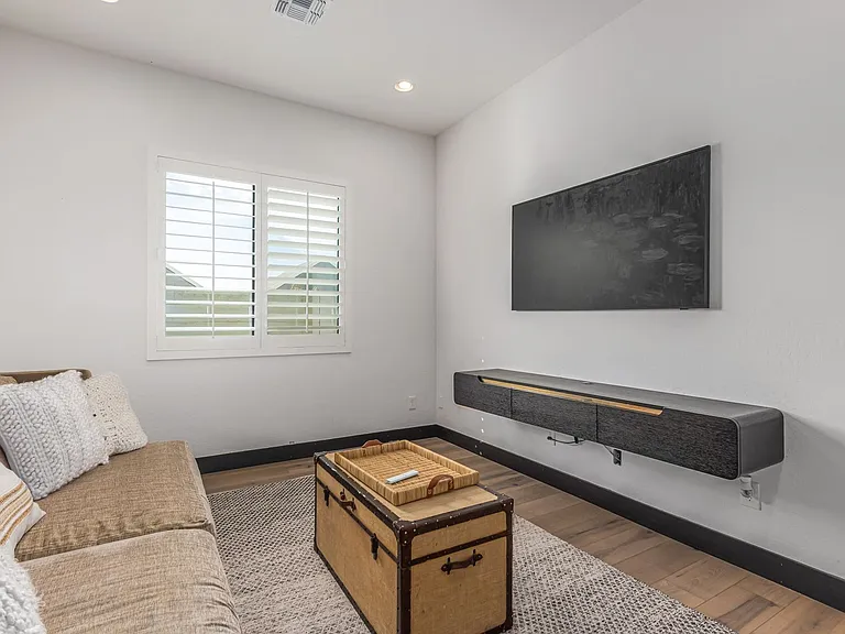 712 E Buist Ave — Photo 26