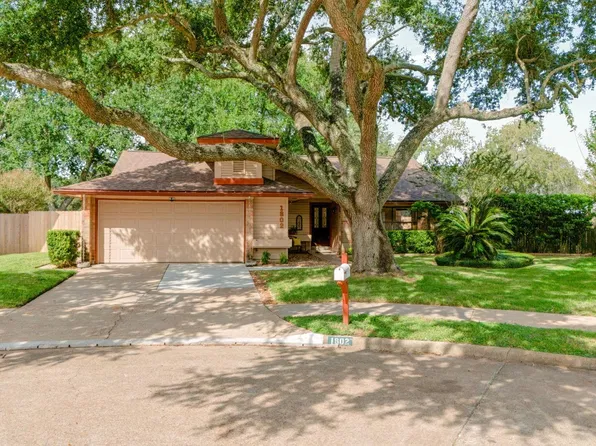 1802 Brushy Creek Dr, Sugar Land, TX 77478
