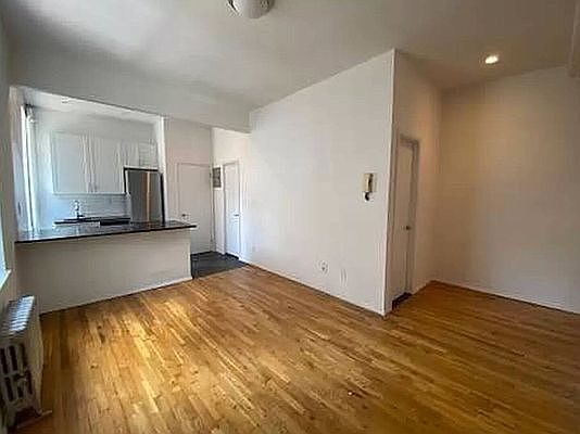 3rd image of 1297 Lexington Ave APT 11