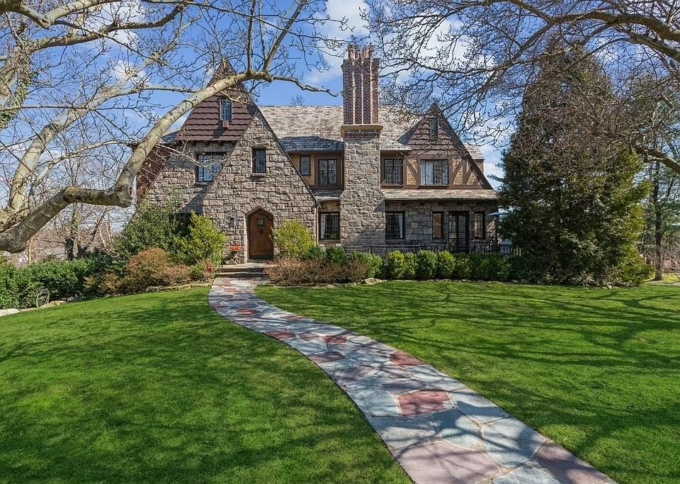 1st image of 17 Forbes Boulevard