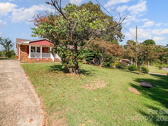 3rd image of 801 Windwood Dr