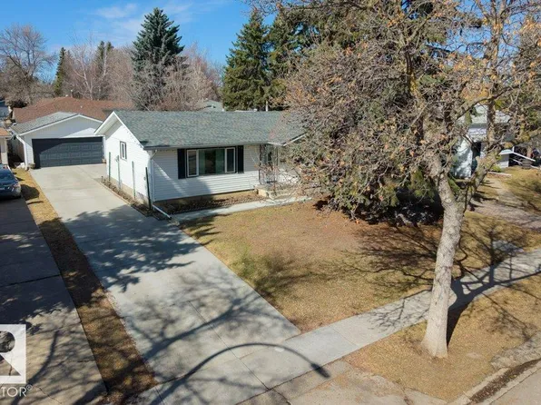 33 Fenwick Cres, Saint Albert, AB T8N 1W5