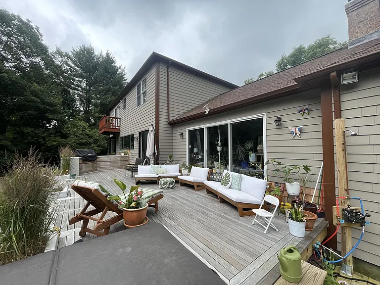 140 Adirondack Dr — Photo 18
