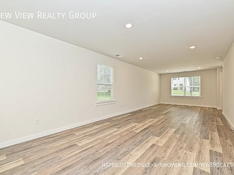 502 12th Ave NE — Photo 13