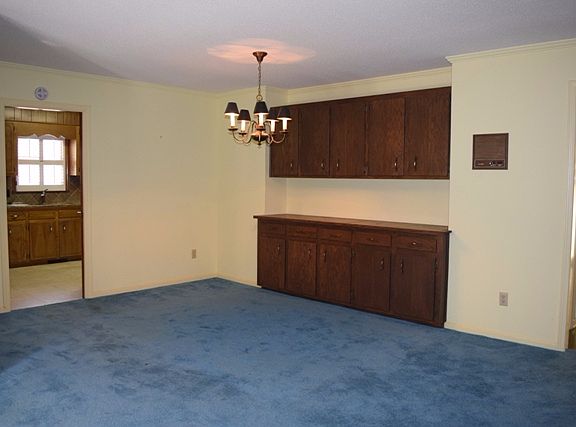 4th image of 636 Stratford Ln