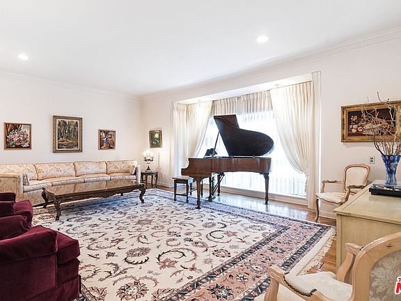 3rd image of 2241 Duxbury Cir