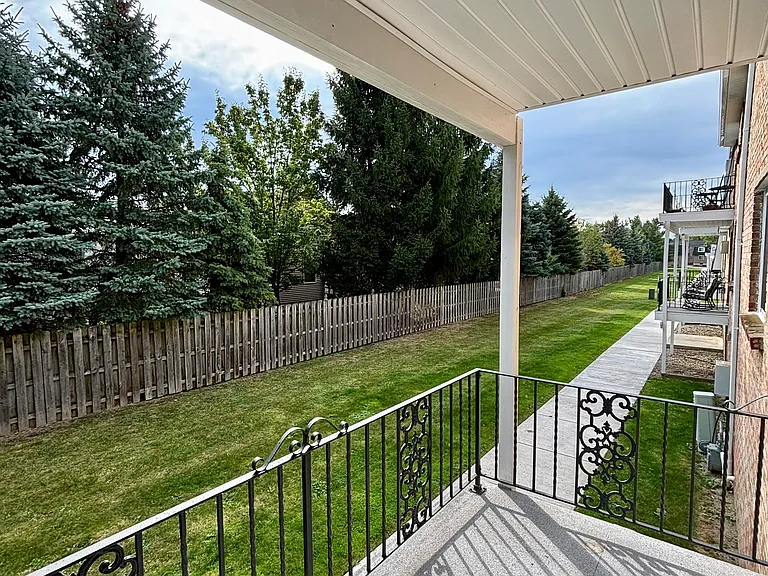 Losson Garden Apartments — Photo 24