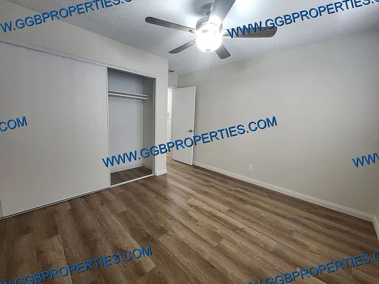 727-741 Orizaba Ave — Photo 17