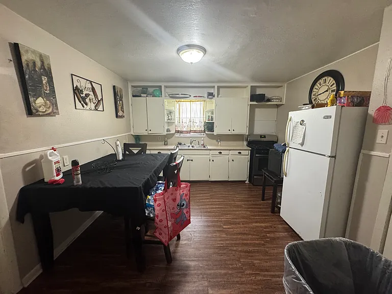 304 Avenue I — Photo 7