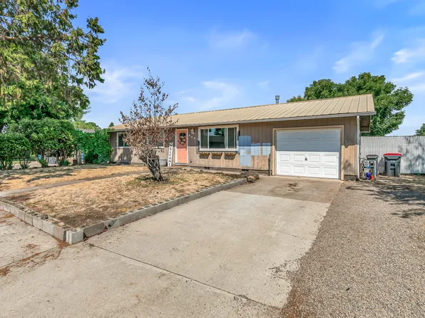 3061 Village Cir, White City, OR 97503