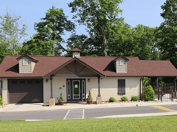 2nd image of 309 Stonewall Jackson Dr Unit 4