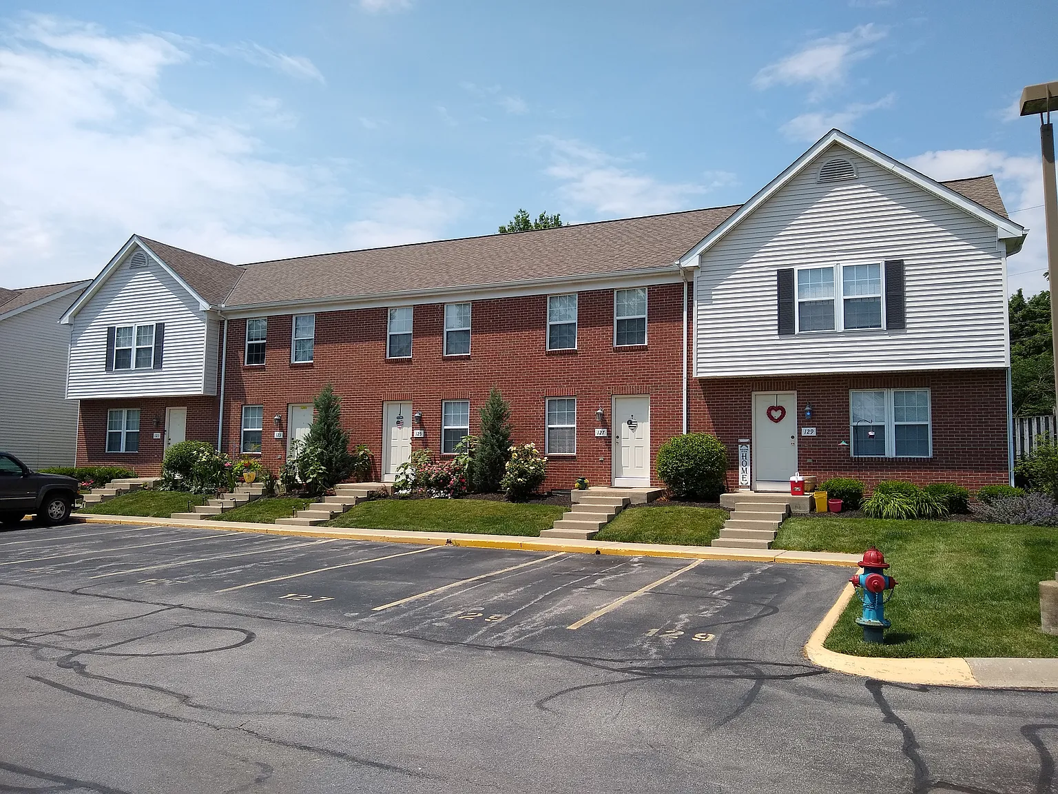 2 bed, 1054 sqft, $1,249 — Photo 1
