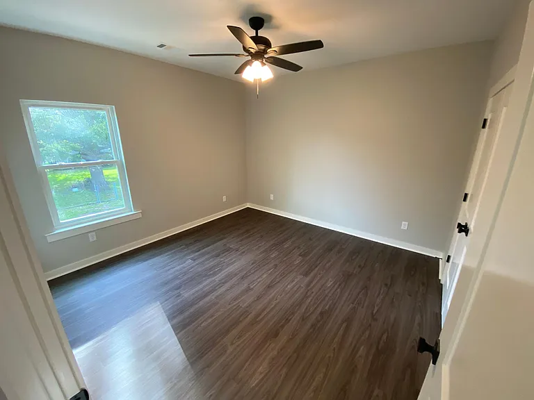 606 SW 3rd St #2 — Photo 13