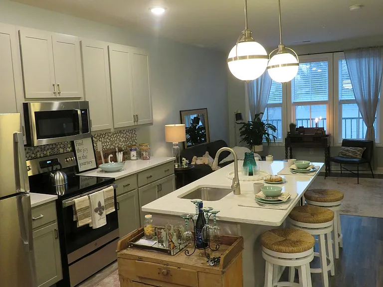 18 W Waterloo St #E — Photo 6