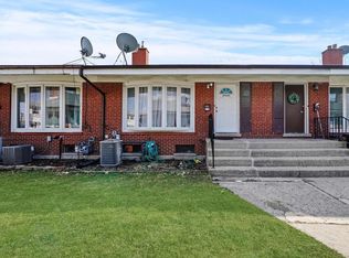 8924 Robin Dr APT C, Des Plaines, IL 60016