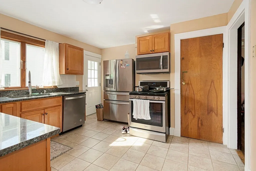 2 bed, 1.0 bath, 1000 sqft, $2,500 — Photo 4