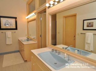 9081 N Greenbrook Ct, River Hills, WI 53217