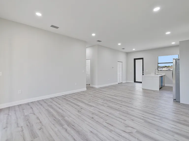 4703 Leonard Blvd S — Photo 12