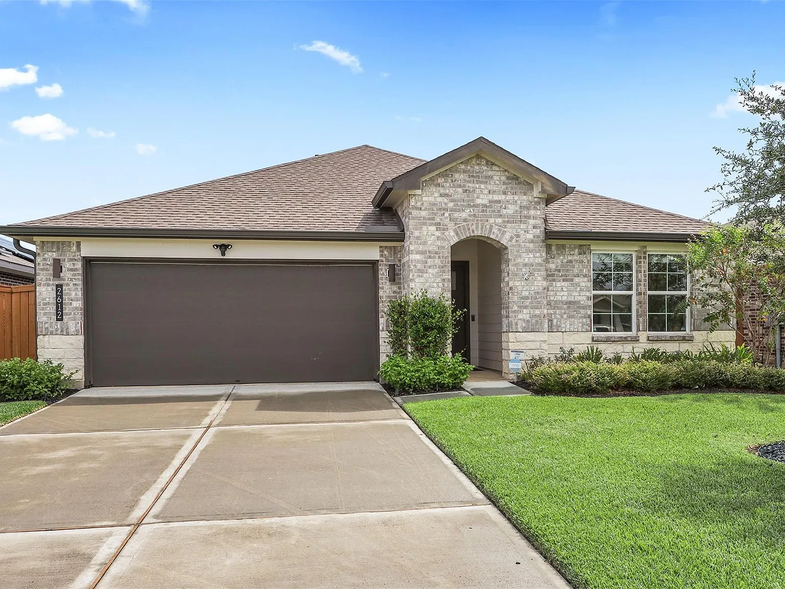 4 bed, 3.0 bath, 2045 sqft, $2,600 — Photo 1