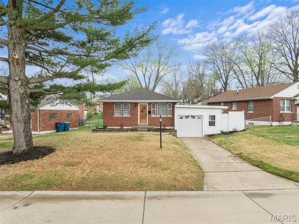 8900 Southview Ln, Saint Louis, MO 63123