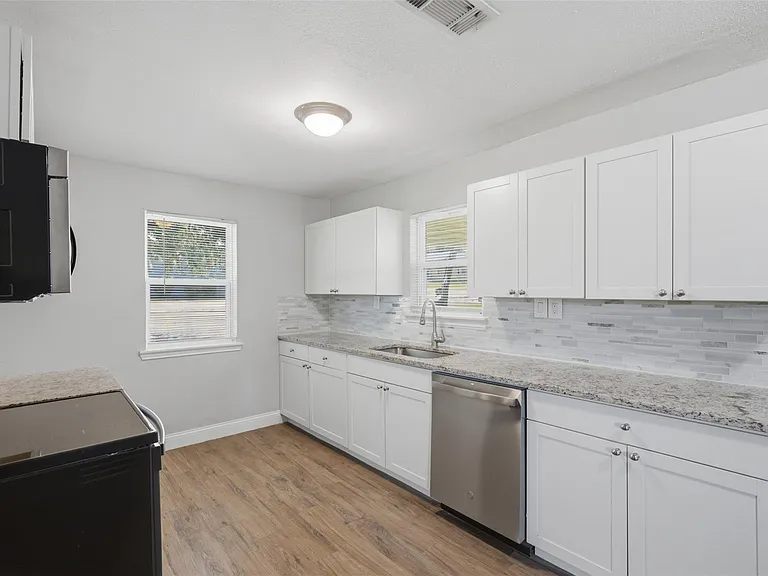 313 N Church St — Photo 22