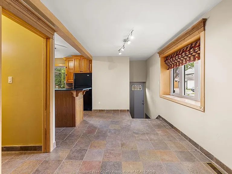 803 Monmouth Rd — Photo 17