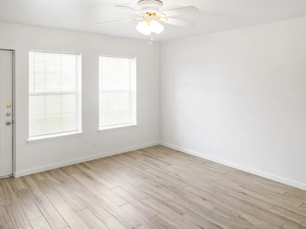 300 Veterans Dr APT C, Kyle, TX 78640