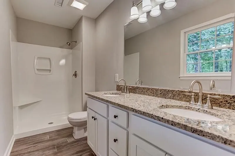 4 bed, 2.5 bath, 2170 sqft, $2,550 — Photo 4