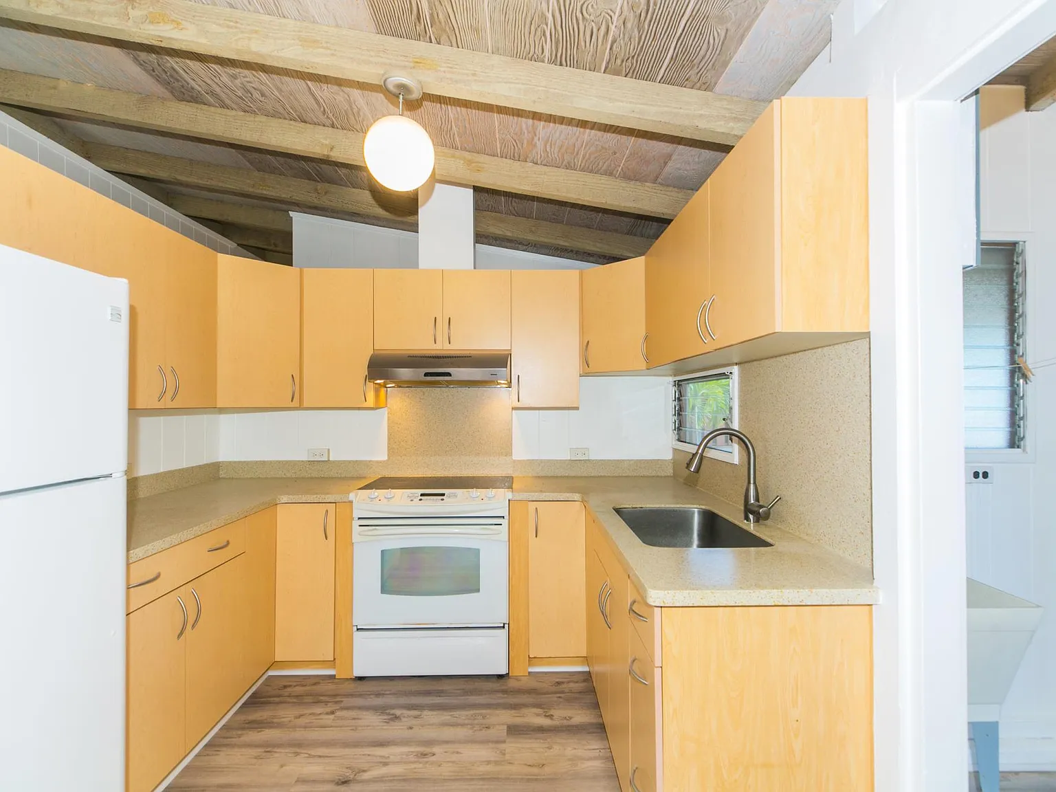 3 bed, 1.5 bath, 1517 sqft, $4,000 — Photo 3