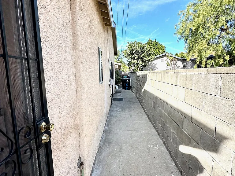 6634 1/2 Camellia Ave #1/2 — Photo 15