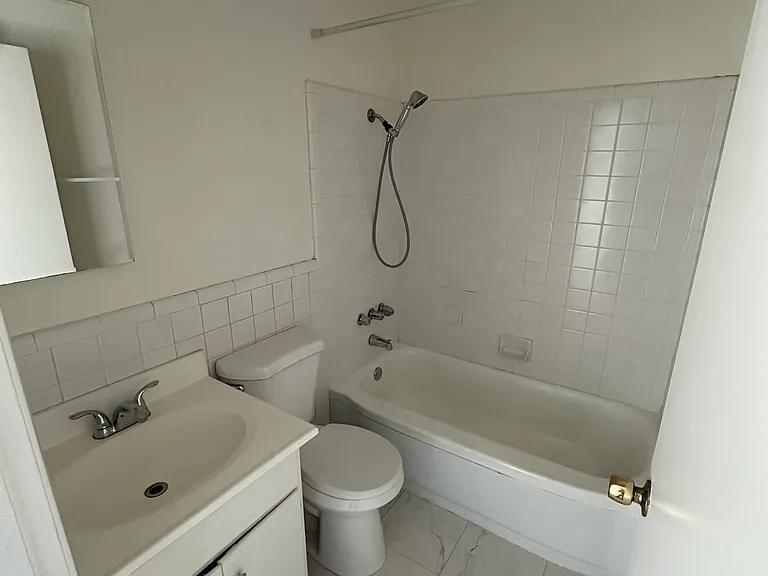 35 Valencia Ave #4 — Photo 8