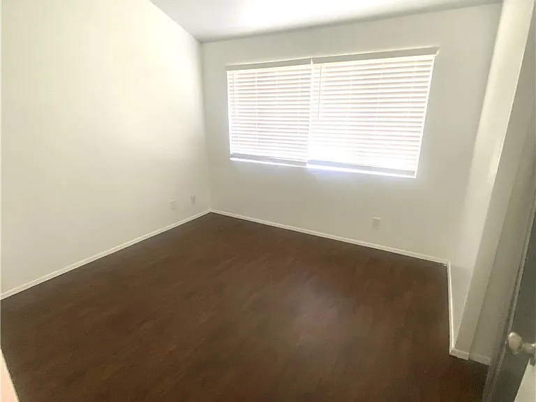 1463 W Cypress St — Photo 16