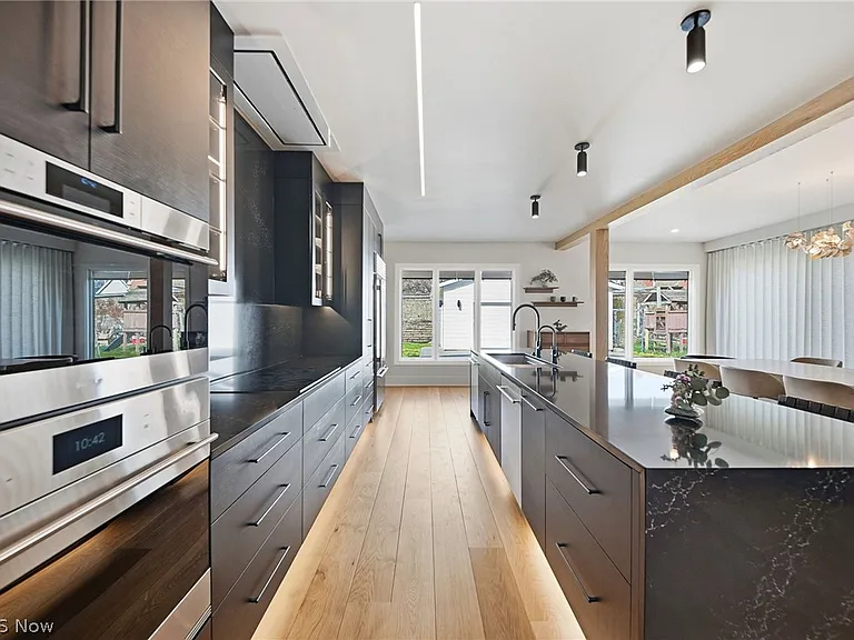 1440 W 57th St — Photo 10