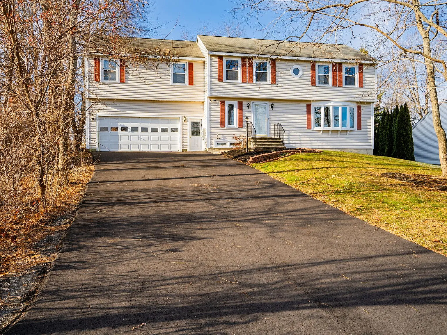 4 bed, 2200 sqft, $7,500 — Photo 1