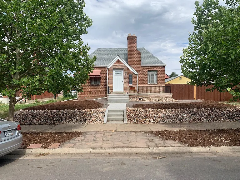 2222 S Acoma St — Photo 2