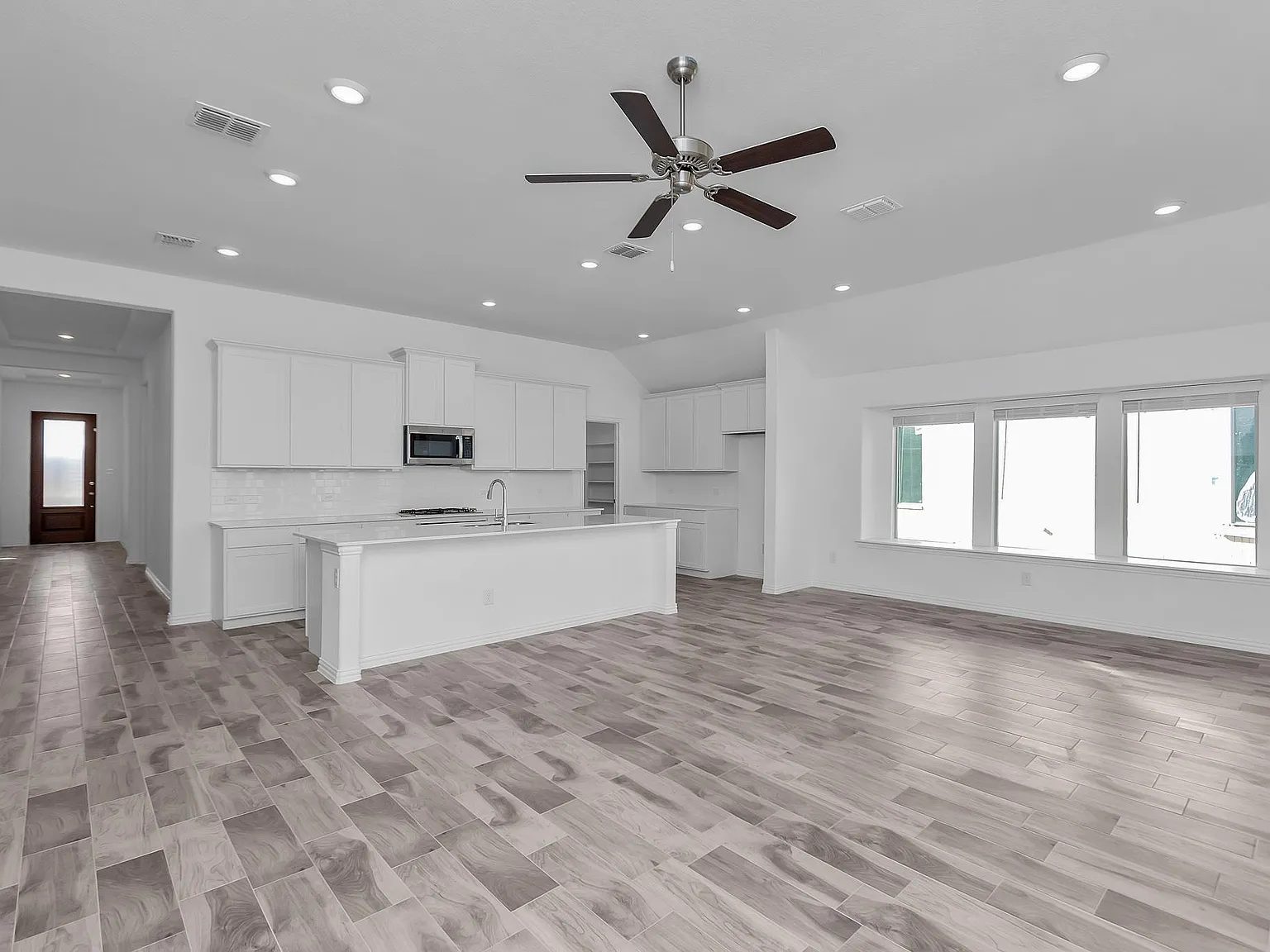 4 bed, 2200 sqft, $2,850 — Photo 1