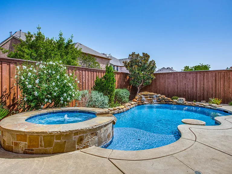 13336 Thornton Dr — Photo 2