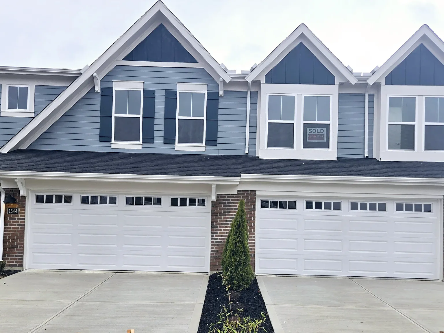 3 bed, 2.5 bath, 1657 sqft, $2,590 — Photo 1