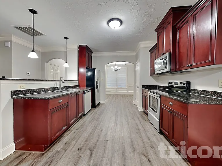 8015 Battle St — Photo 4
