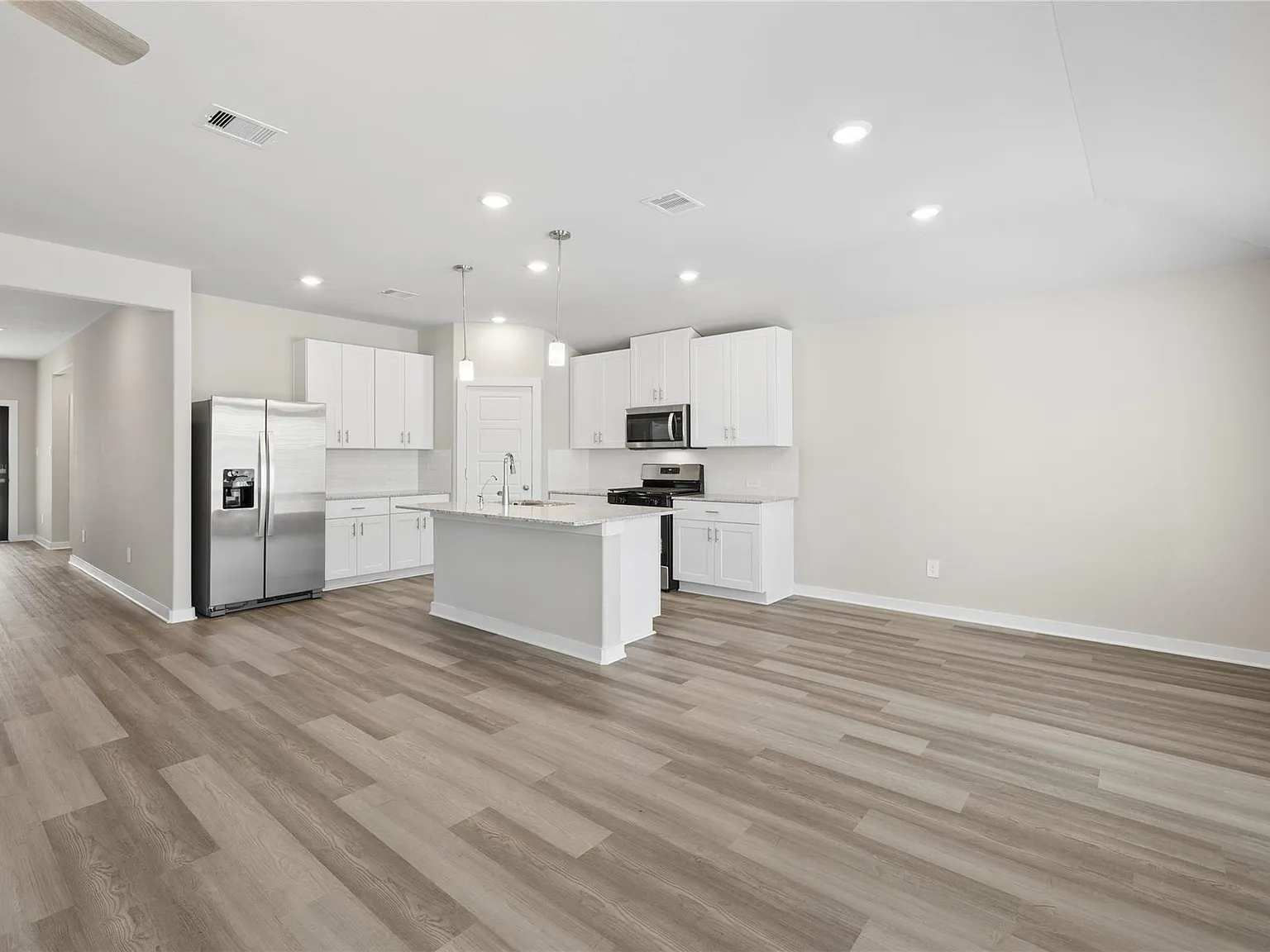 3 bed, 2.0 bath, 1666 sqft, $2,199 — Photo 4