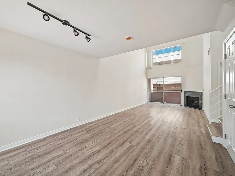 1939 N Tamarind Ave #1 — Photo 7